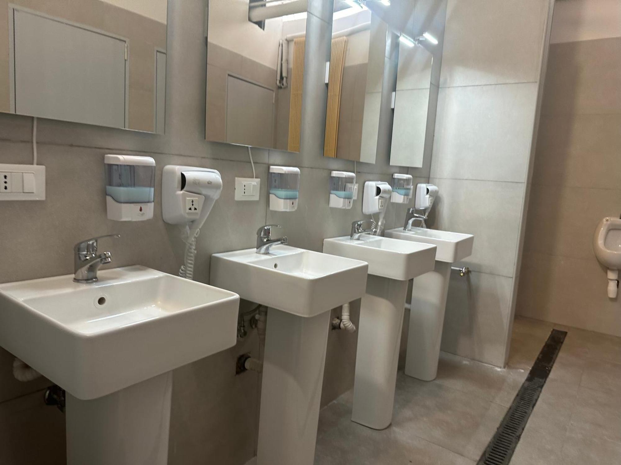 Cconforthotels Host Bari Centrale Exterior photo